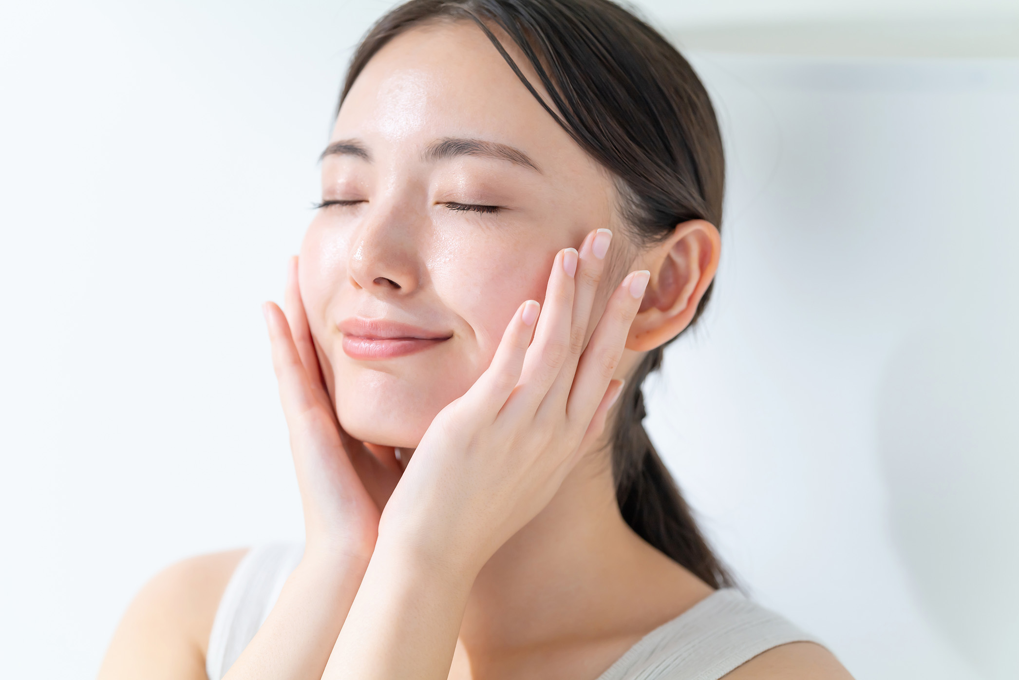 福岡で評判の美容皮膚科でできるクマ治療とは？種類別アプローチ法を解説